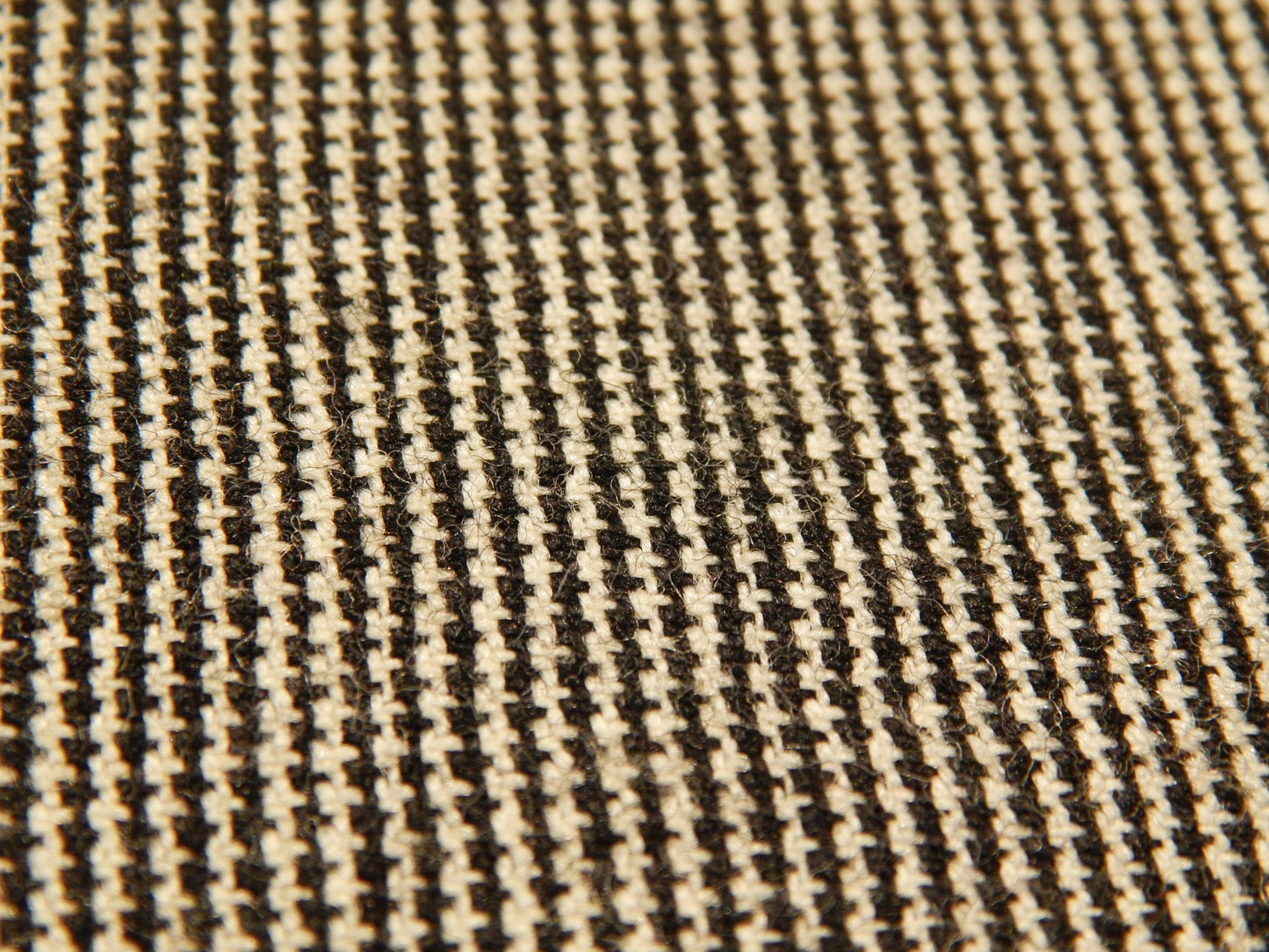 Italian Mini Houndstooth Wool Suiting