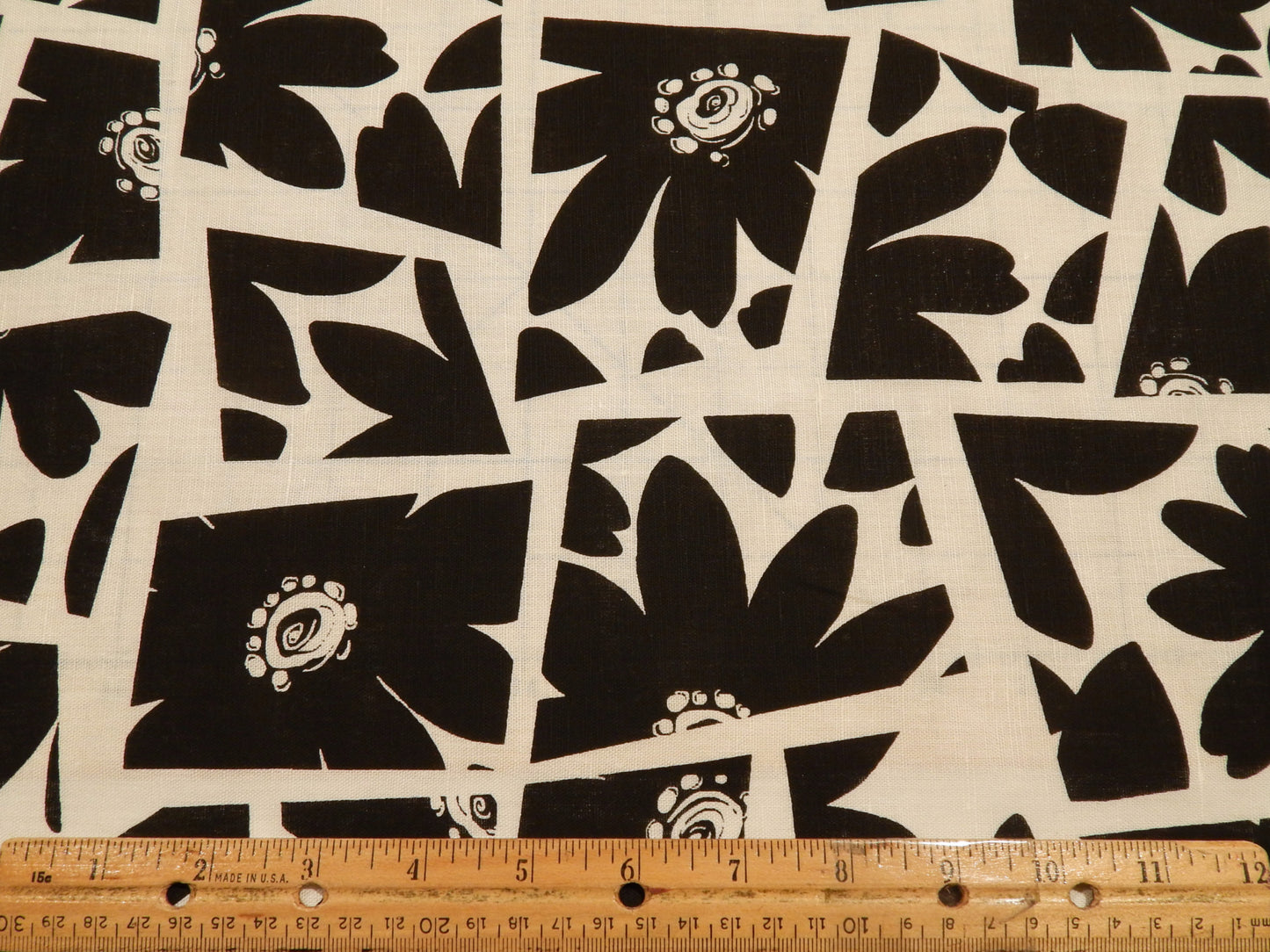 Black and White Daisy Abstract Linen