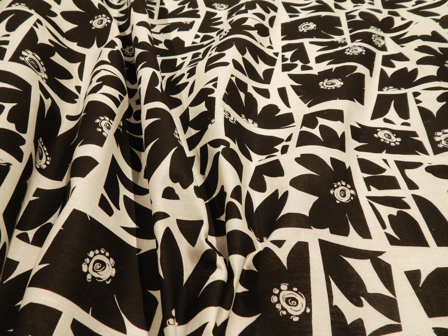 Black and White Daisy Abstract Linen