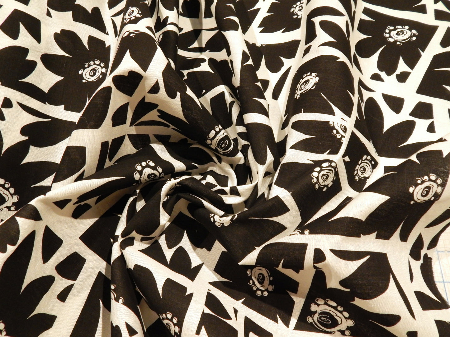 Black and White Daisy Abstract Linen