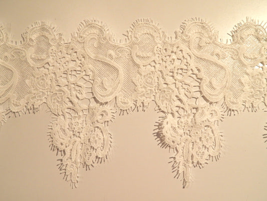 9" White Vintage Lace Applique Trim - BTY
