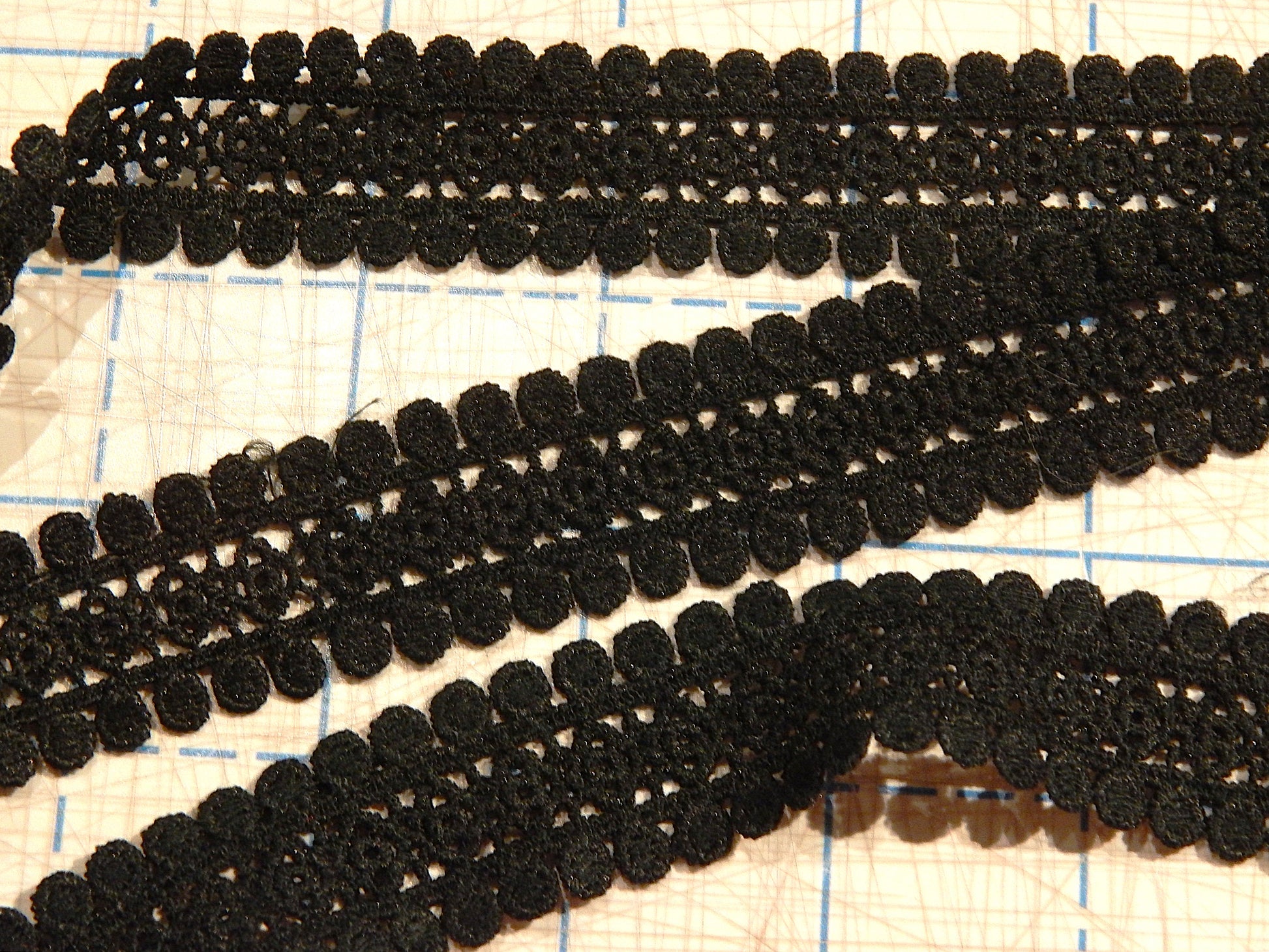 black rosette braided scalloped trim 1"