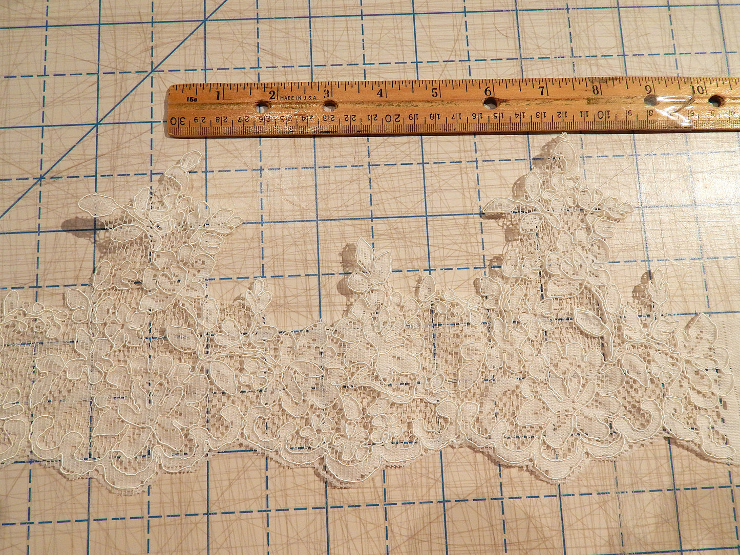 Ivory Scalloped Alencon Bridal Lace Trim - BTY