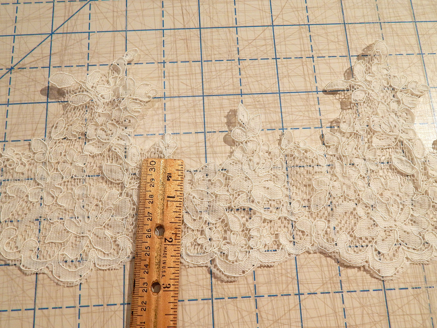 Ivory Scalloped Alencon Bridal Lace Trim - BTY