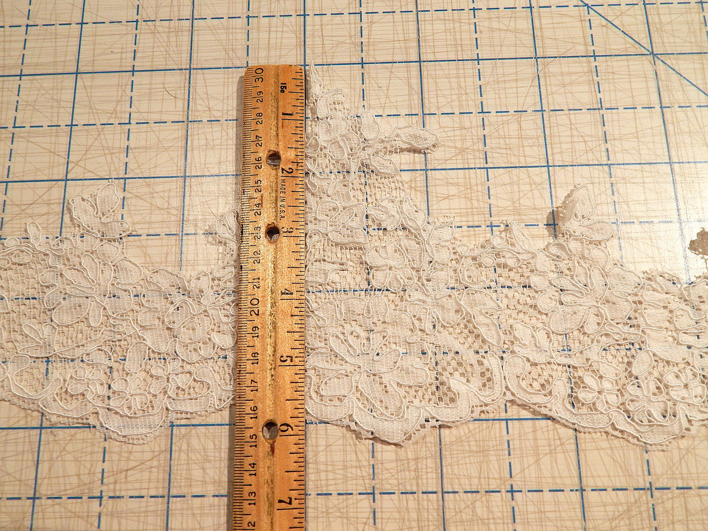 White Scalloped Alencon Bridal Lace Trim - BTY