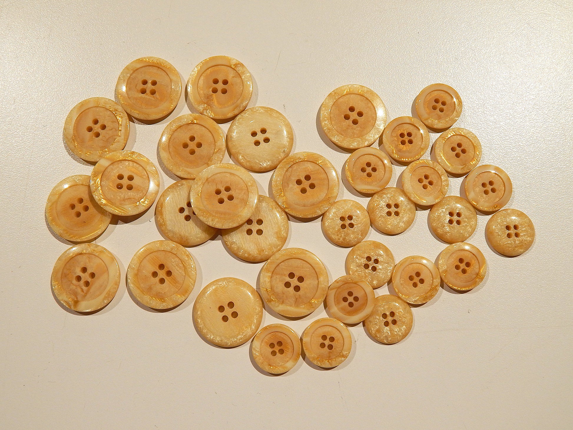 natural gold flecked rimmed 4 hole resin italian buttons