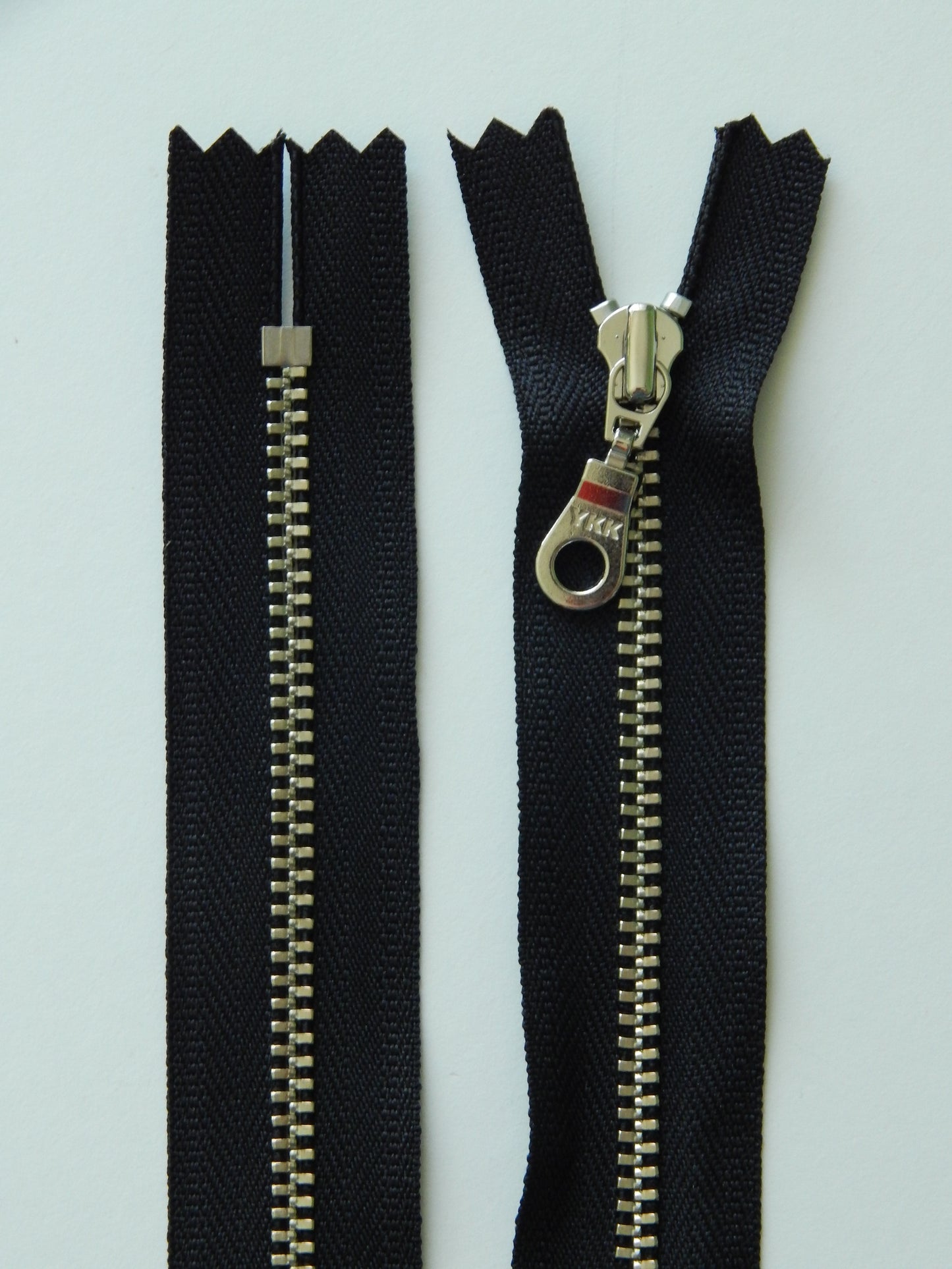 black and silver nonseparating zipper