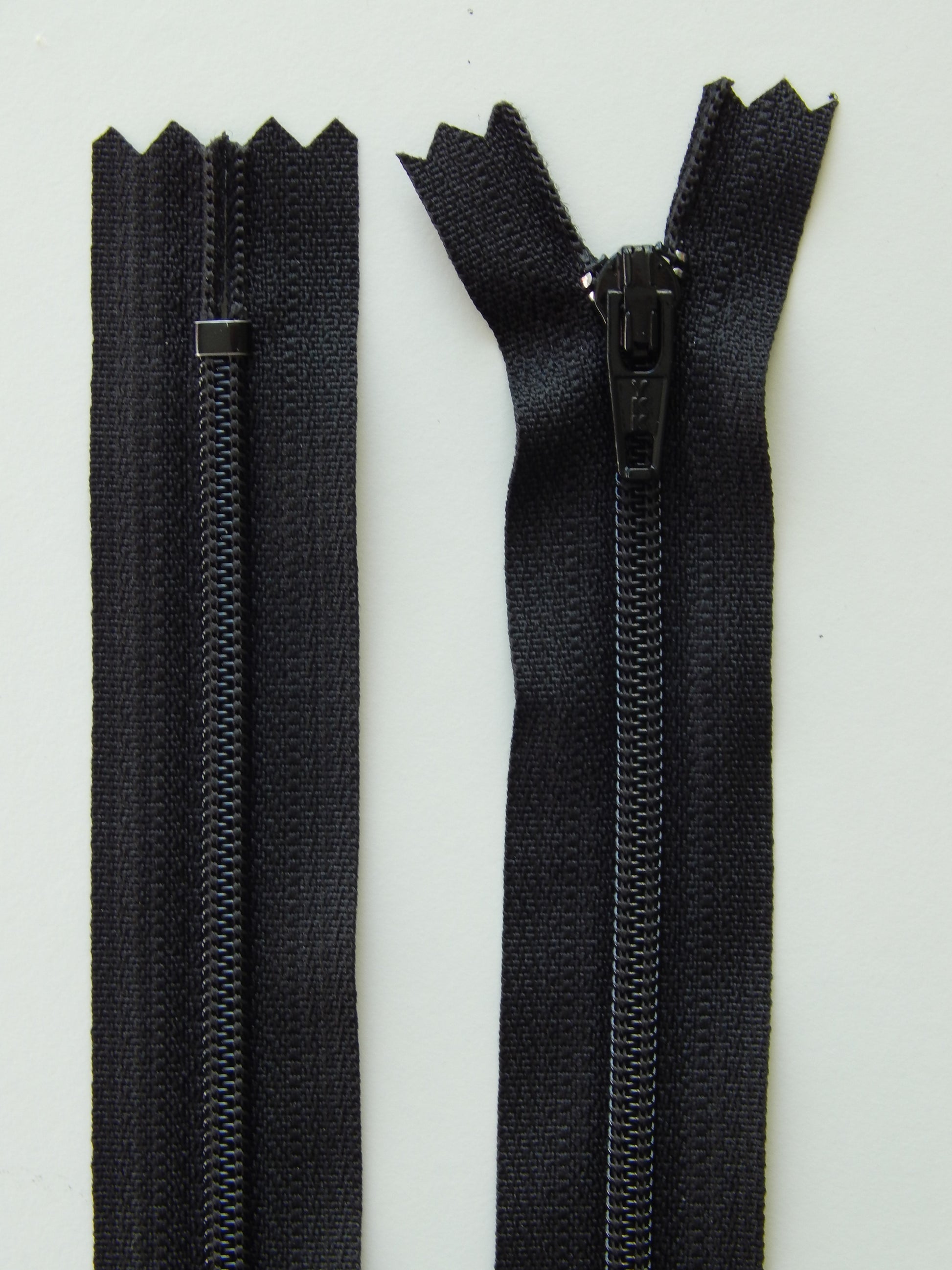 black plastic nonseparating skirt zipper
