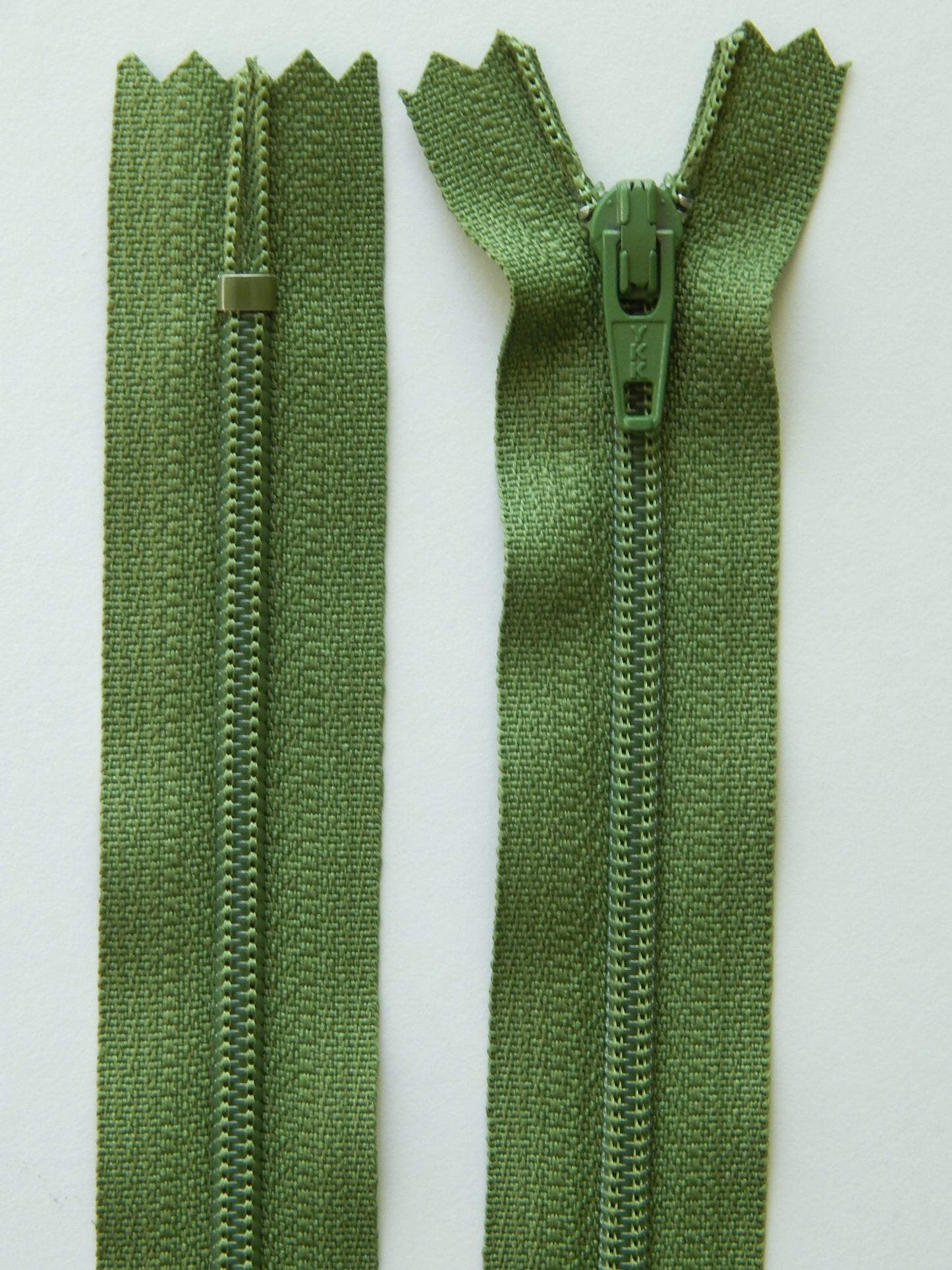 natural green plastic nonseparating skirt zipper
