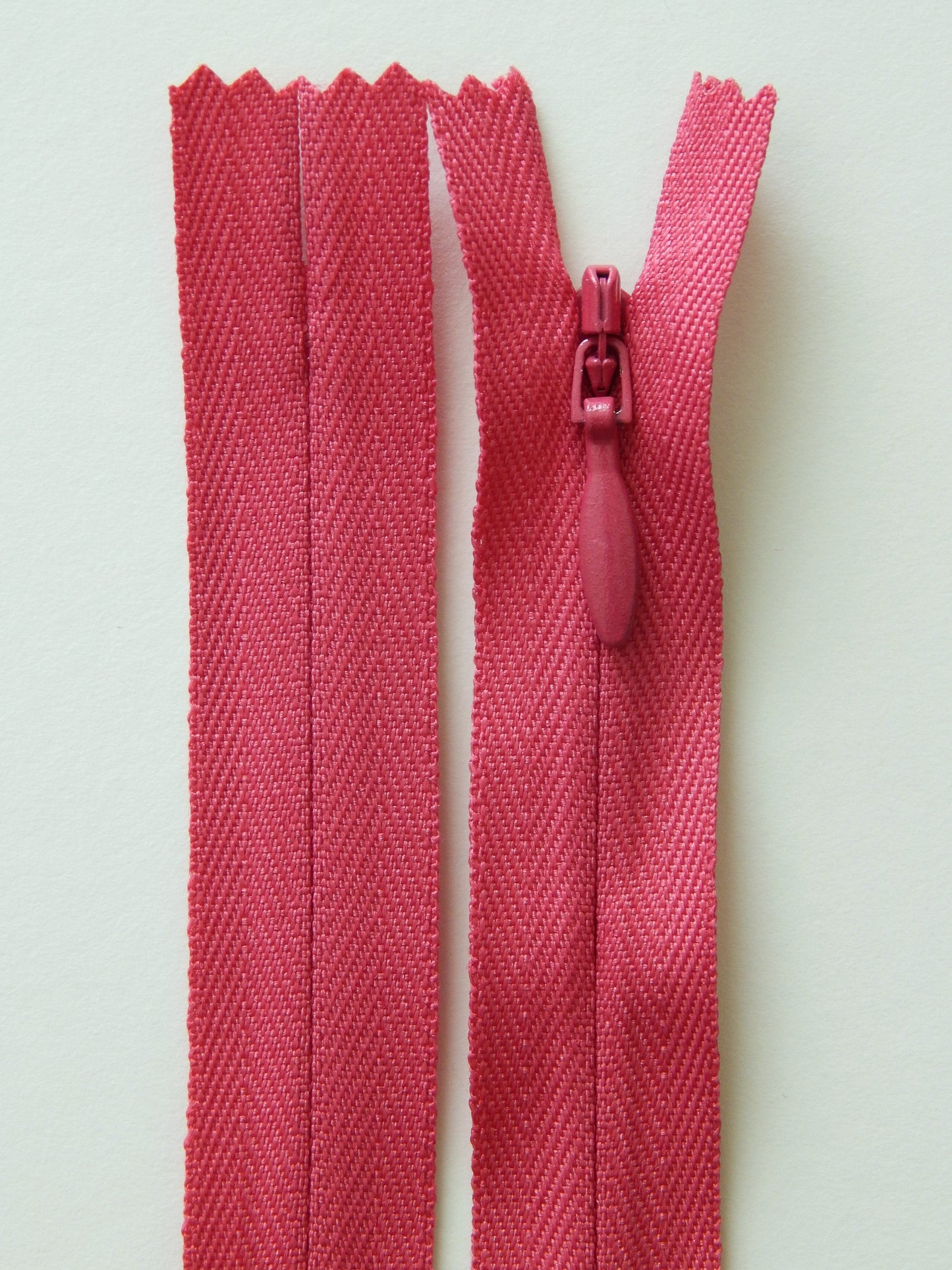 dark pink invisible zipper