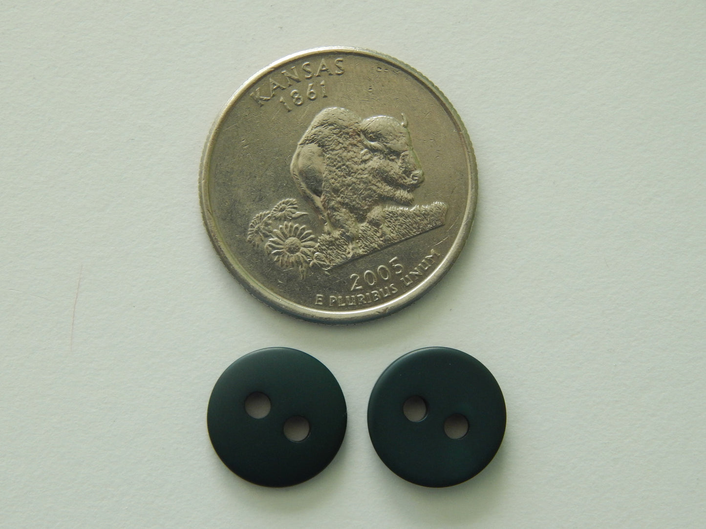 forest green small plastic buttons