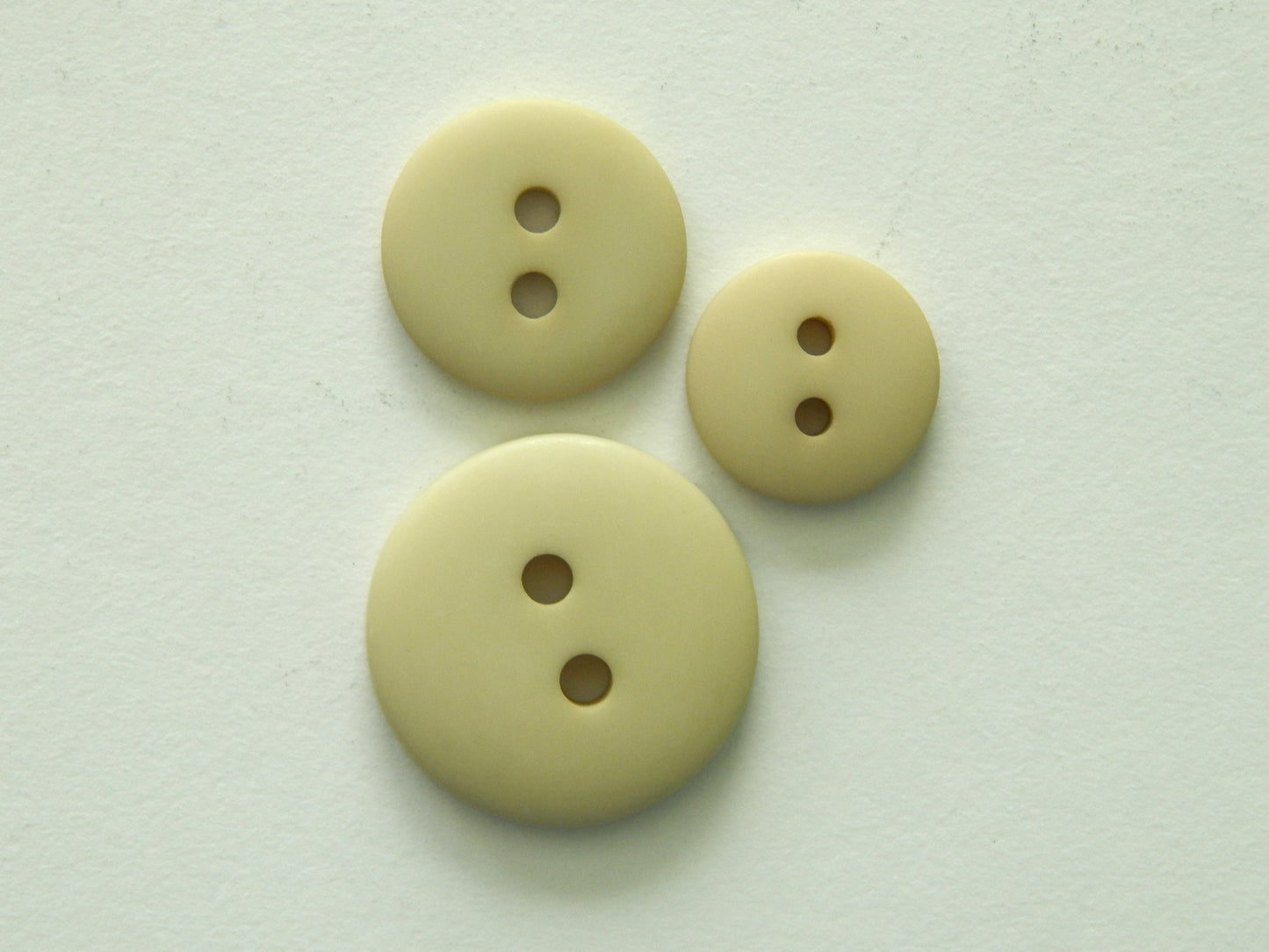 flax plastic buttons