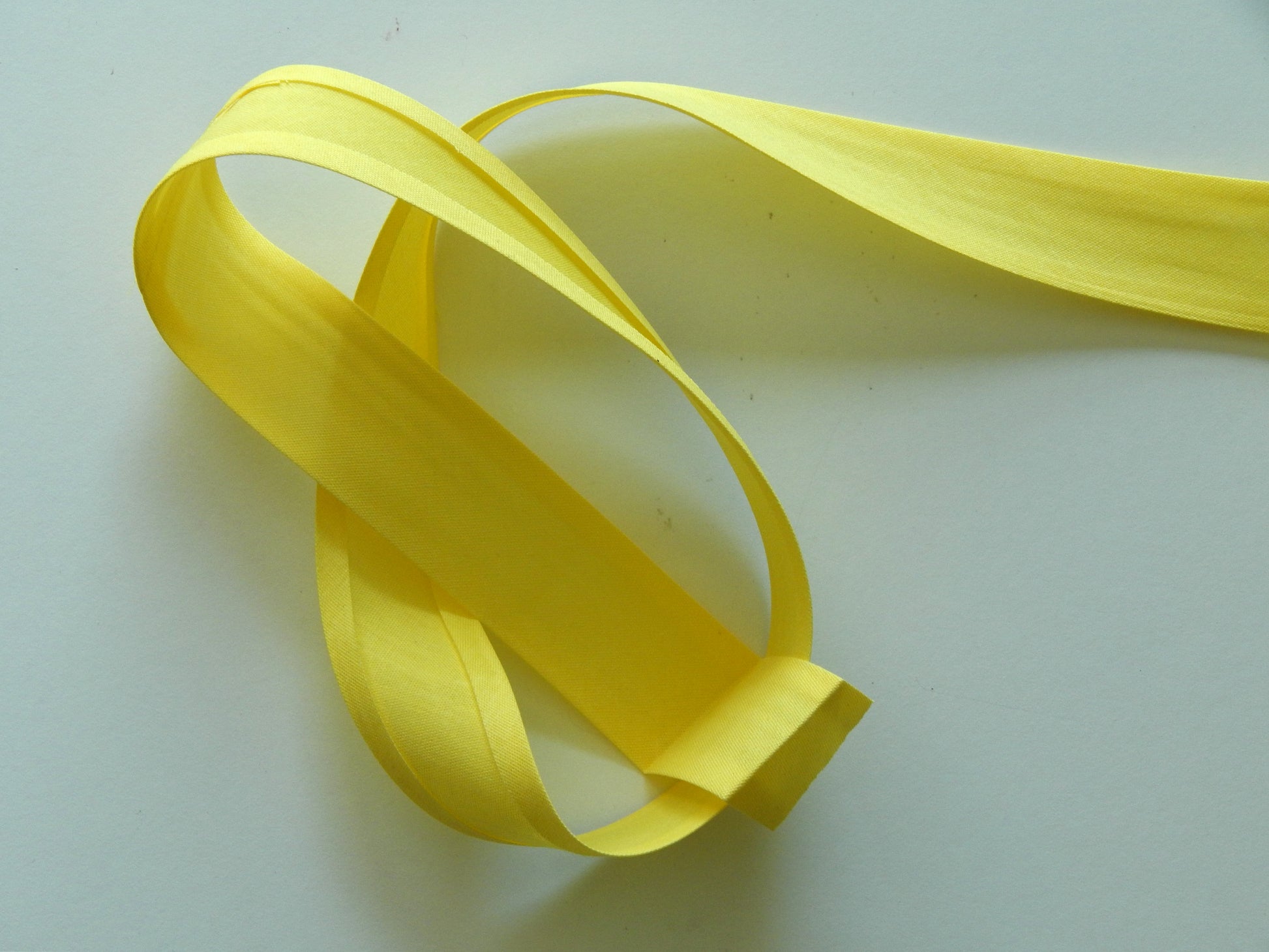 1" cotton and polyester single fold yellow bias binding