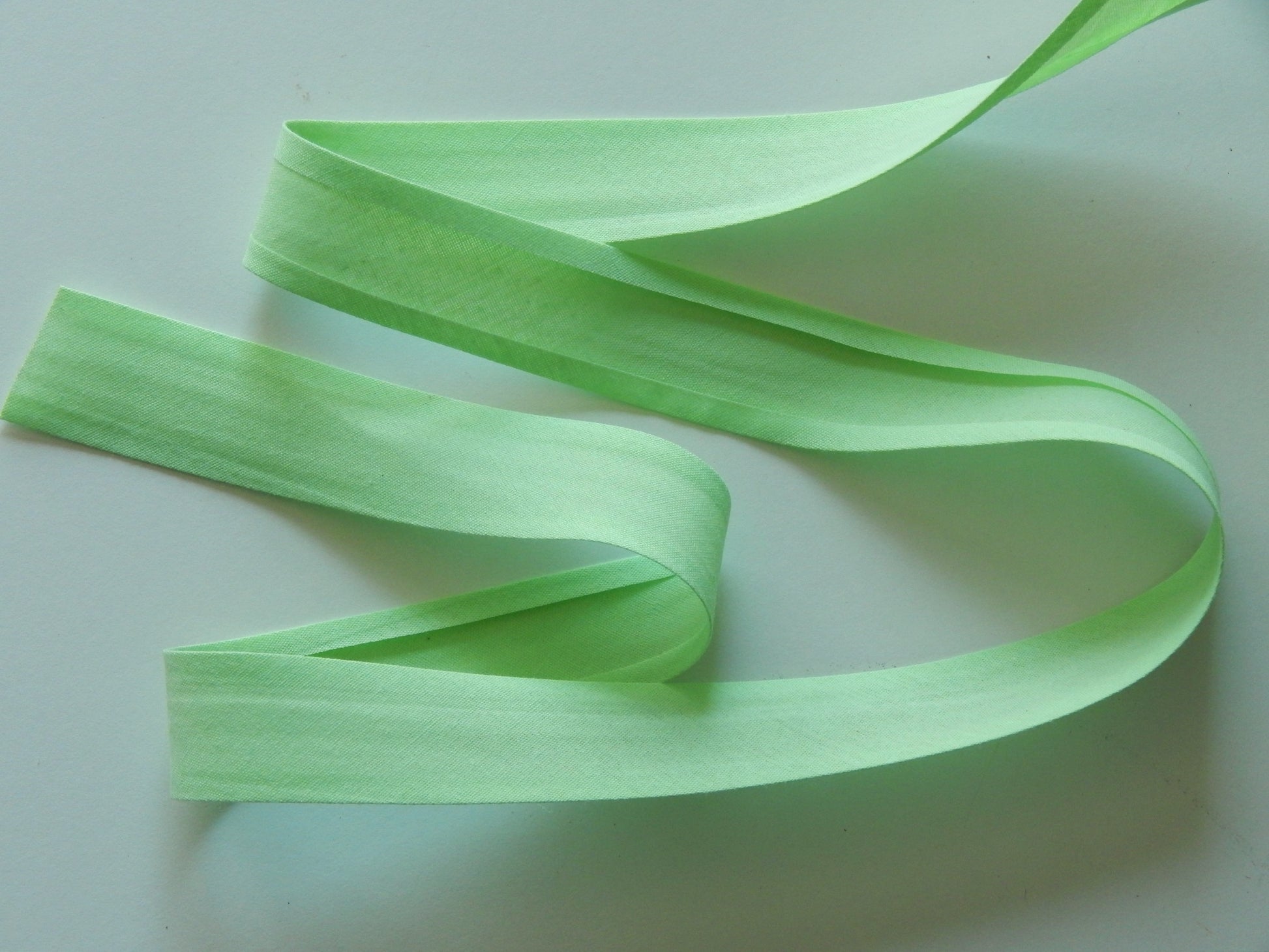 1" cotton and polyester single fold light green bias binding