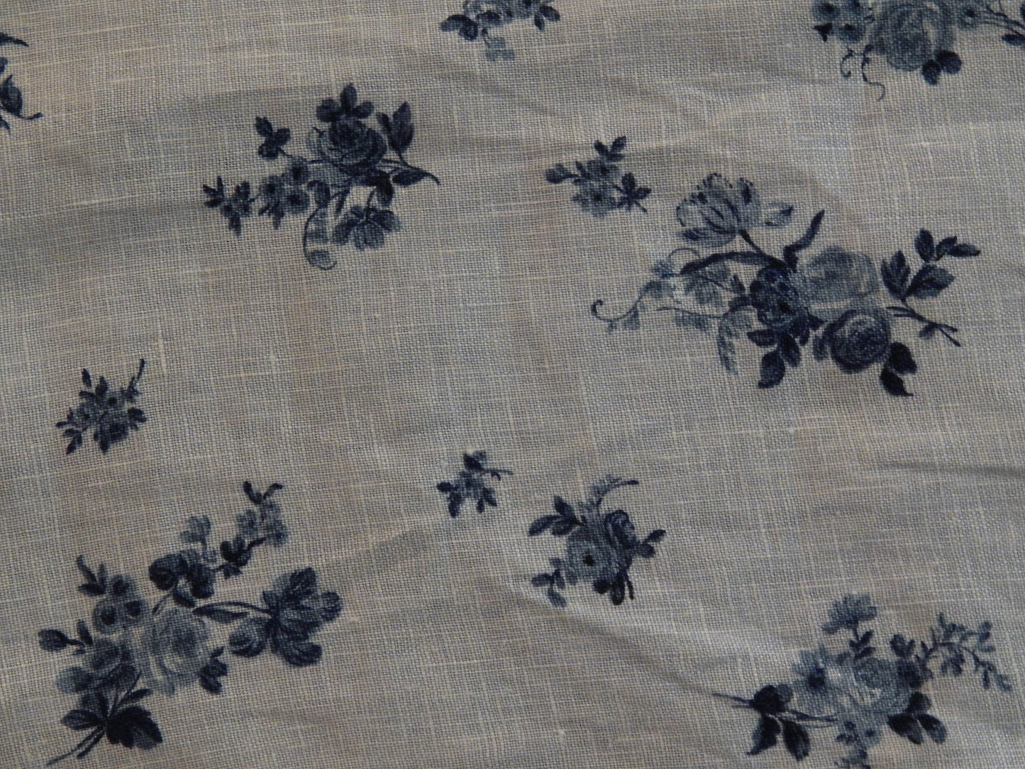 Blue Rose Bouquet Linen