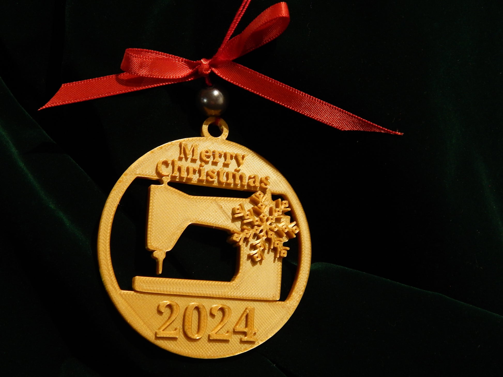 gold sewing quilting christmas holiday ornament